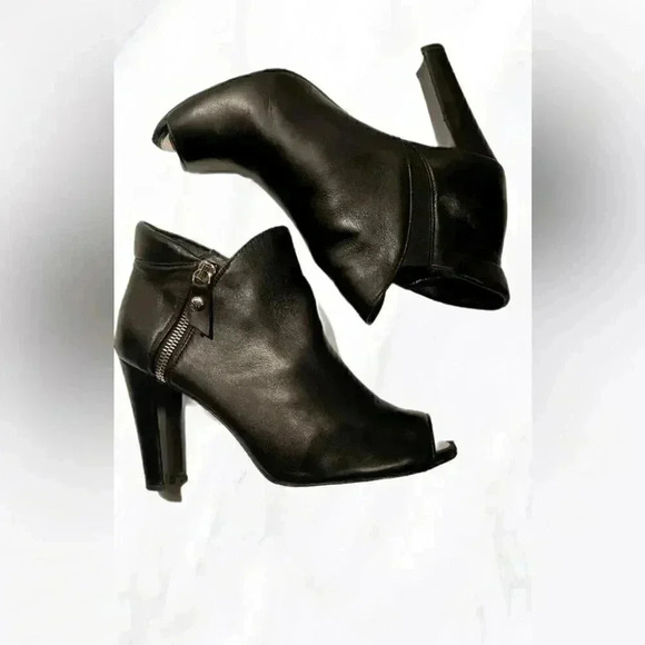 Stuart Weitzman stylish trendy day 2 nite blck leather ankle zip open toe boot 6 - Picture 1 of 5